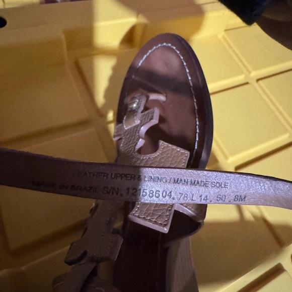 Tory Burch Tan Leather Sandals with Geometric Cutouts - Picture 4 of 4